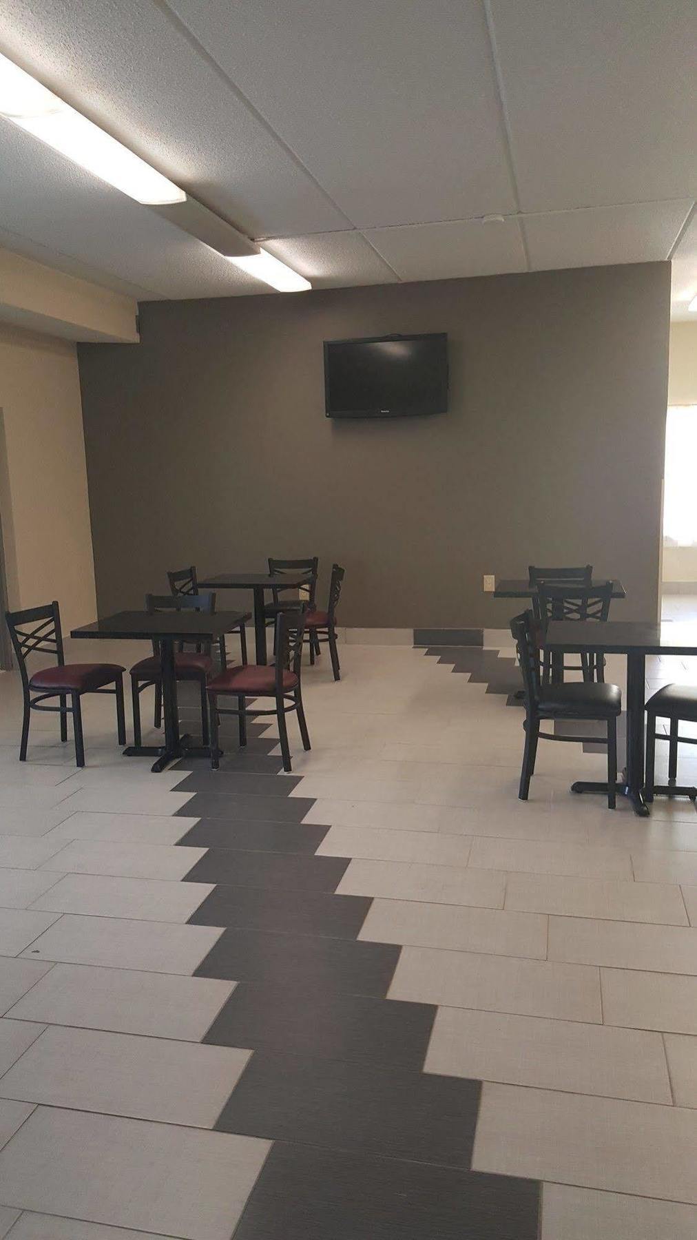 Econo Lodge ฟอร์เรสซิตี้ ภายนอก รูปภาพ