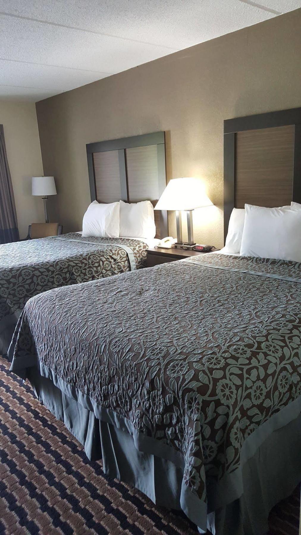 Econo Lodge ฟอร์เรสซิตี้ ภายนอก รูปภาพ